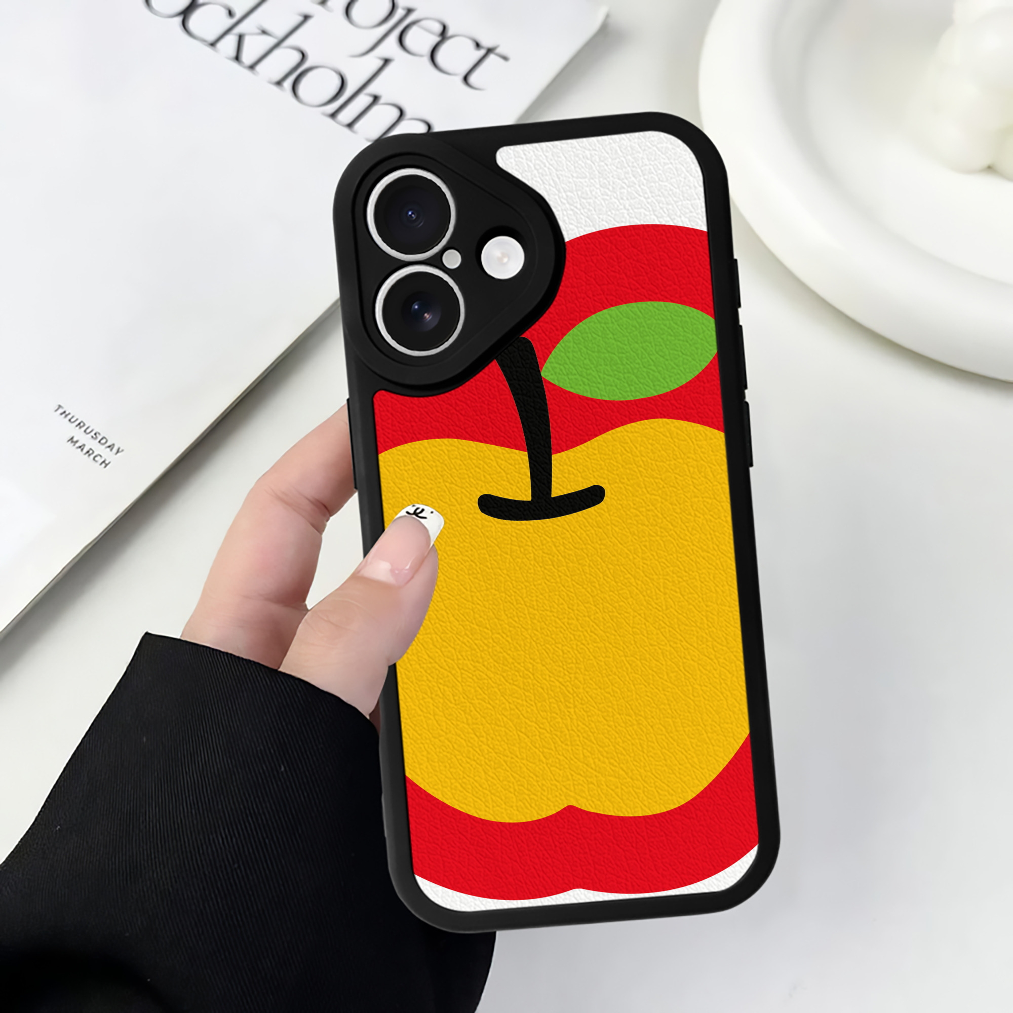 （画像用） Hello Kitty ハローキティ 【iPhone 16シリーズ対応】シリコンスマホケース（レザー調） 材質：シリコン